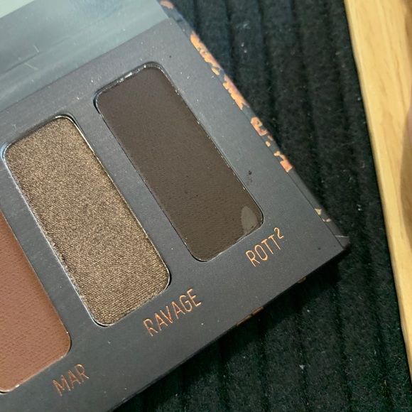 Melt Cosmetics Rust eyeshadow palette - Picture 5 of 5